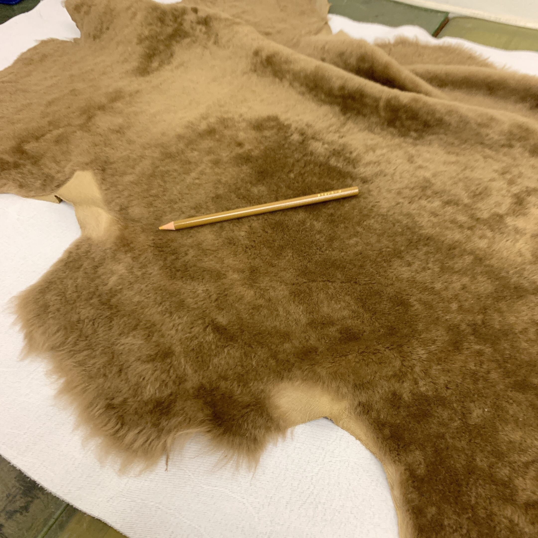 ムートン 羊の毛皮 M3-007 | and leather 【初心者～中級者のための革