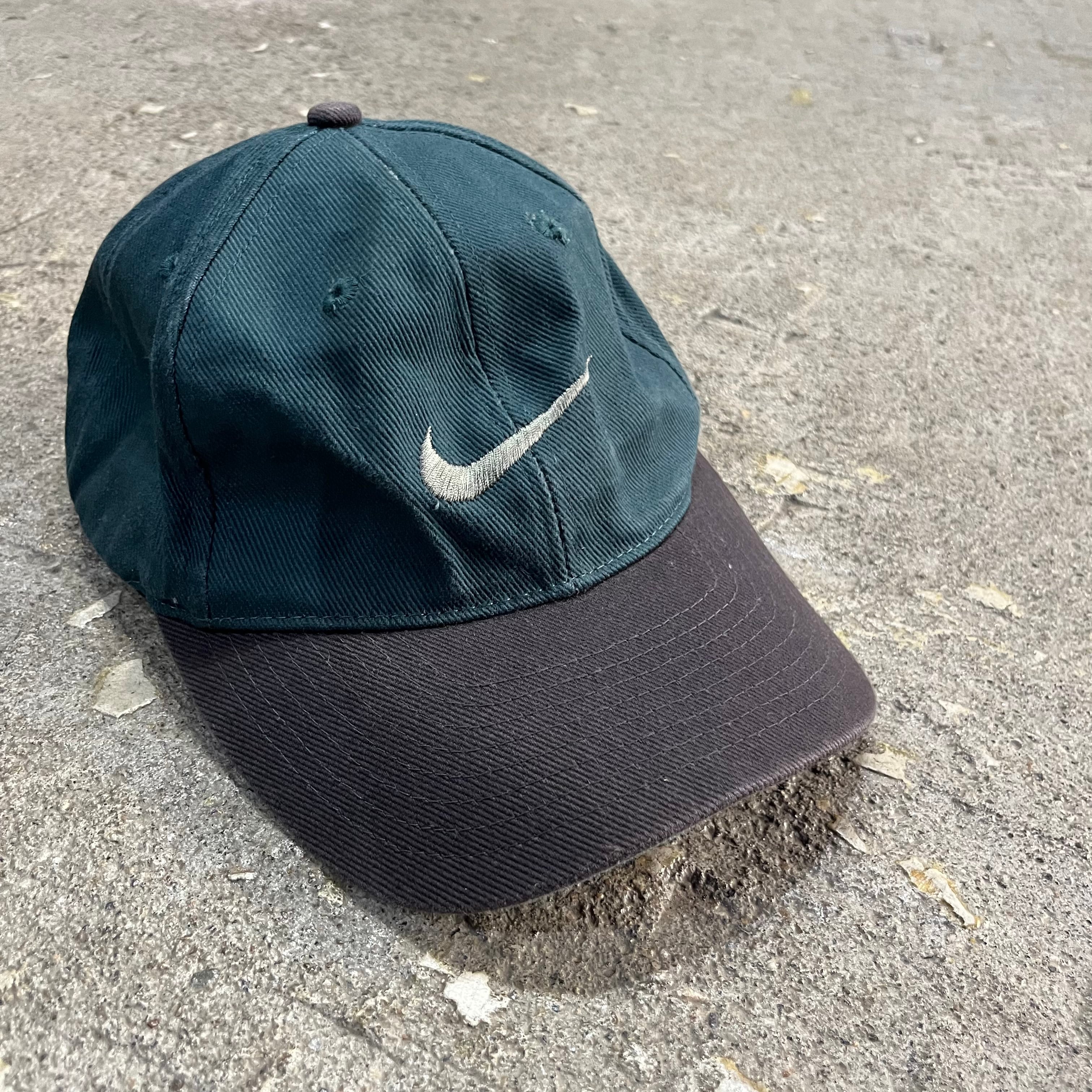 90s NIKE cap | What’z up powered by BASE