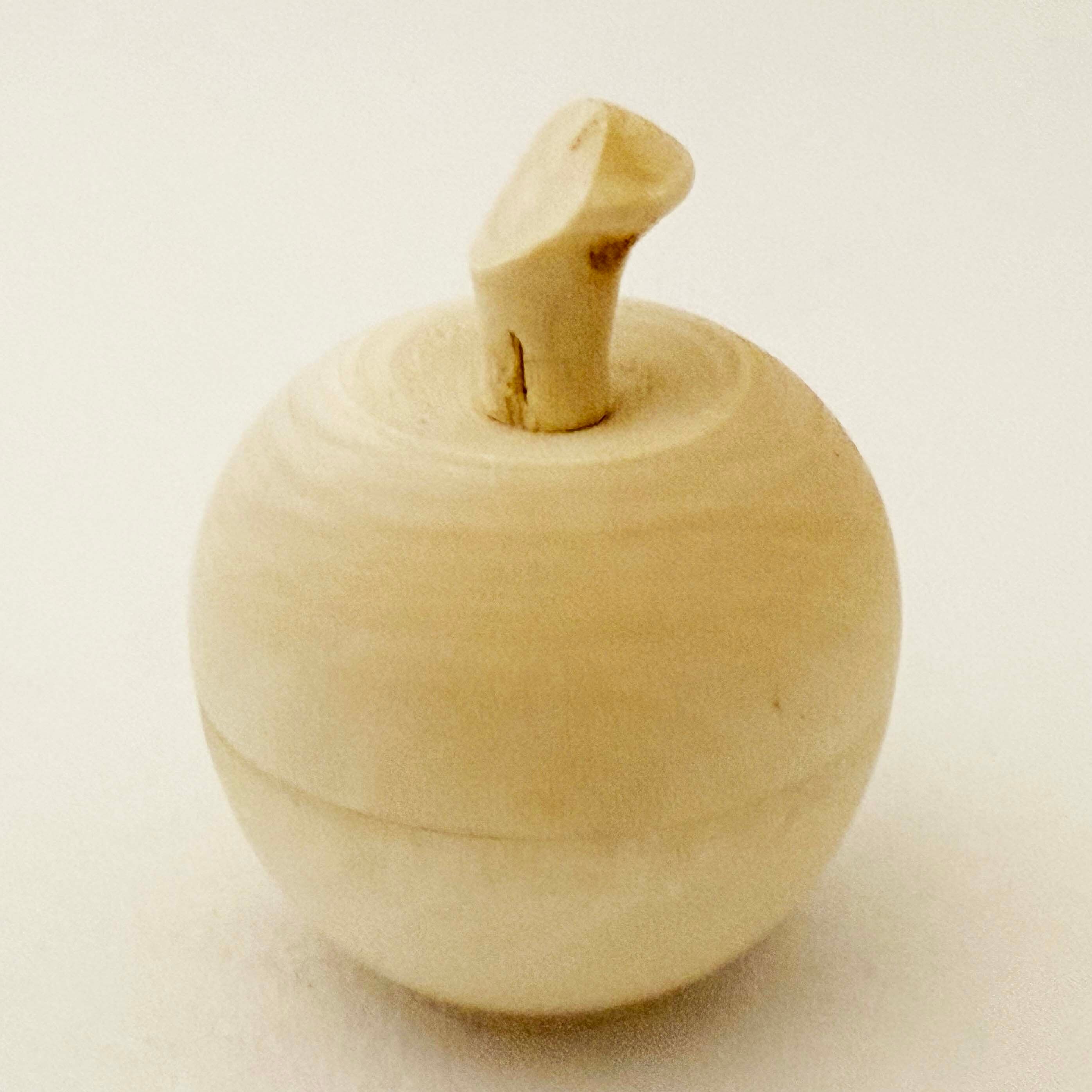 白木りんご小物入れ