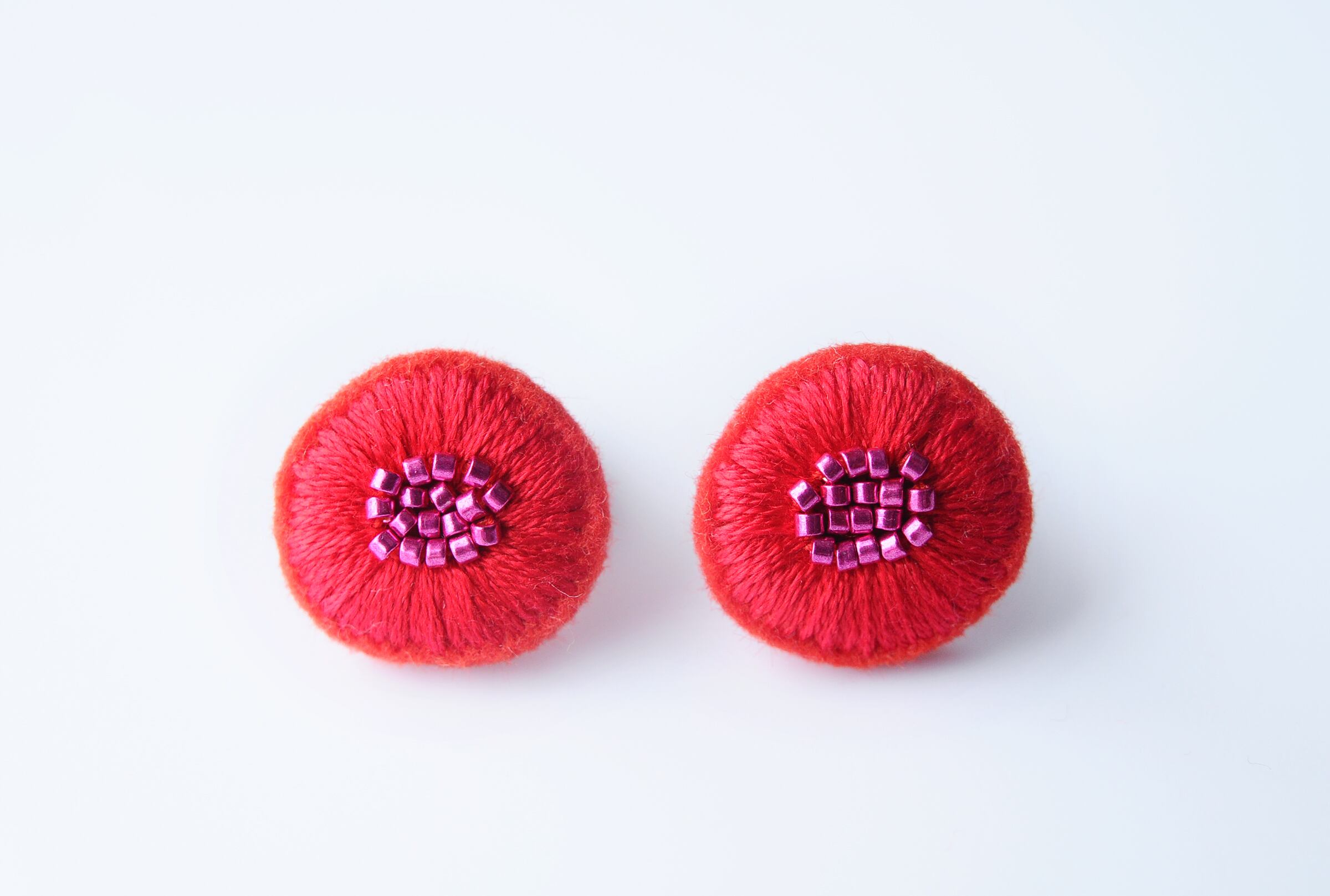＜Stella～遊び好きの星～＞刺繍イヤリング◎チューリップ