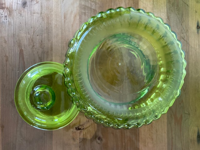 レトロな緑色の瓶