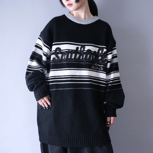 "SOUTH POLE" monotone coloring border pattern over silhouette knit