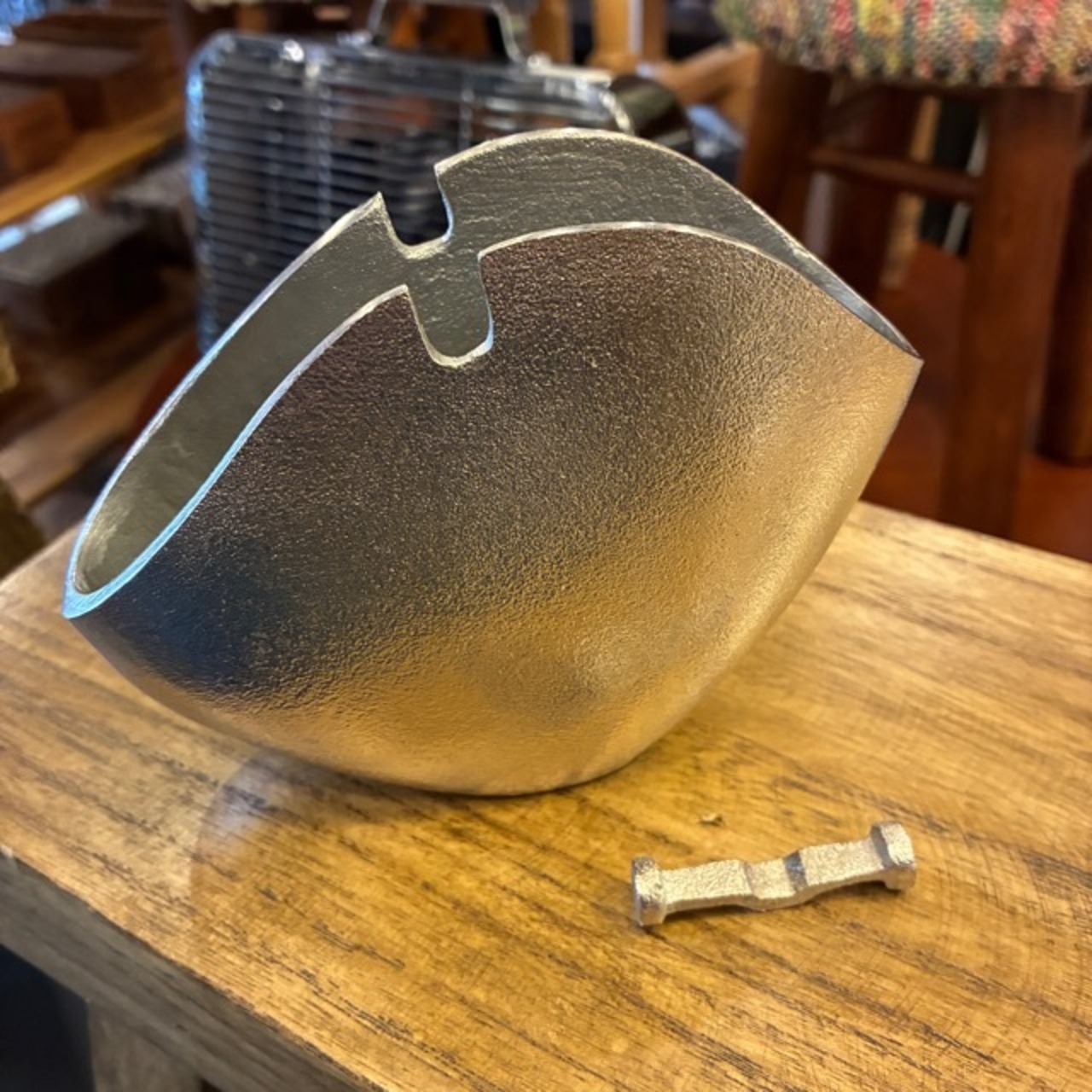 India Coil holder Santolina / インド コイルホルダー サントリナ 蚊取り線香立て アルミ製 シルバー シンプル 上品 虫除けグッズ リビング雑貨 蚊よけグッズ フラワーベース 置物 インテリア雑貨 ハンドメイド 手作り 一点もの ギフト プレゼント お祝い