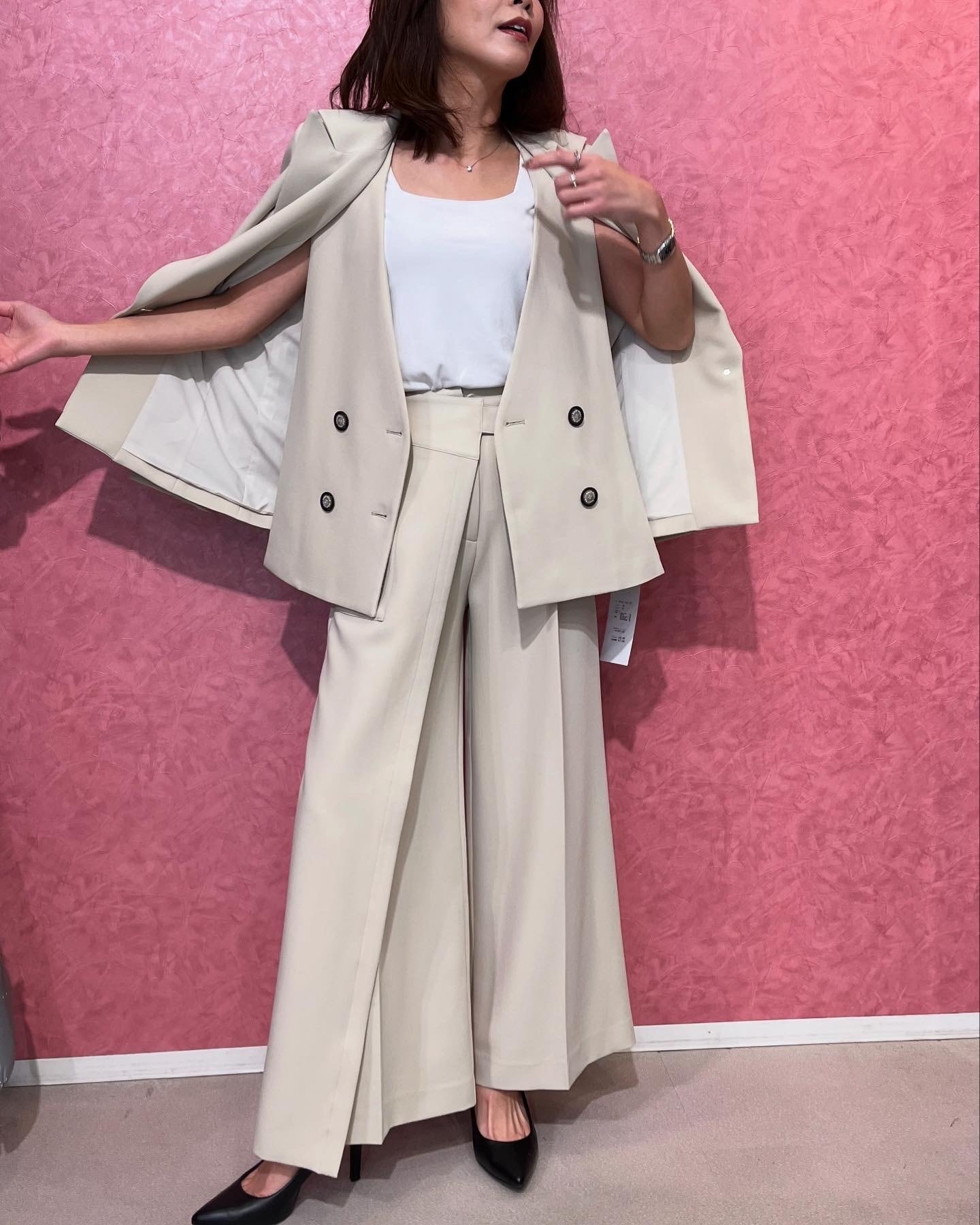 【新品・未使用】RISLEY 肩掛けテーラードジャケット 優待価格[RISLEY]肩掛けテーラードジャケット | KOBUNSHA SELECT