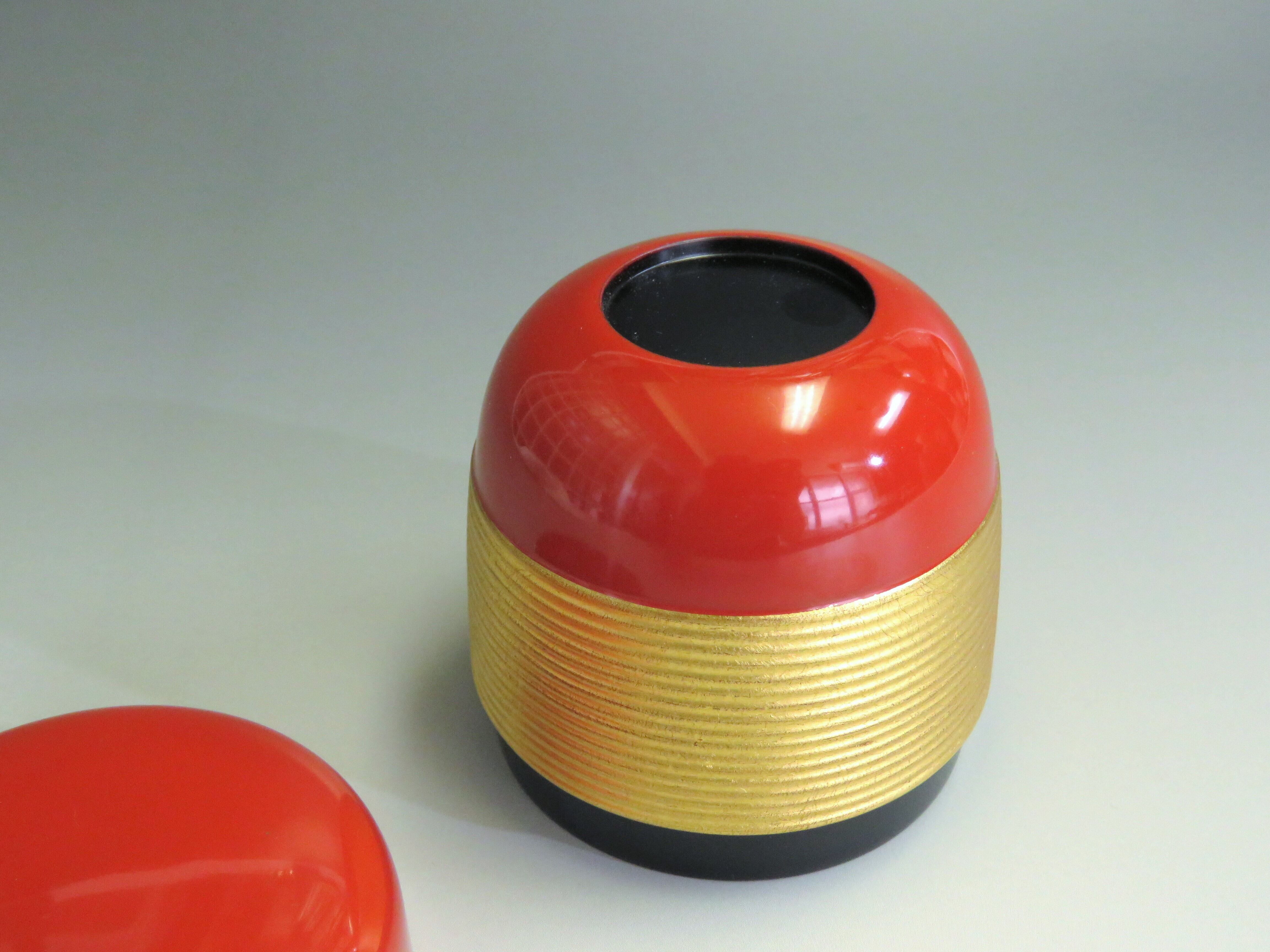 初瀬川柳庵 糸巻棗(赤) 木製漆器 純金箔押 | こがん堂 大阪・梅田の
