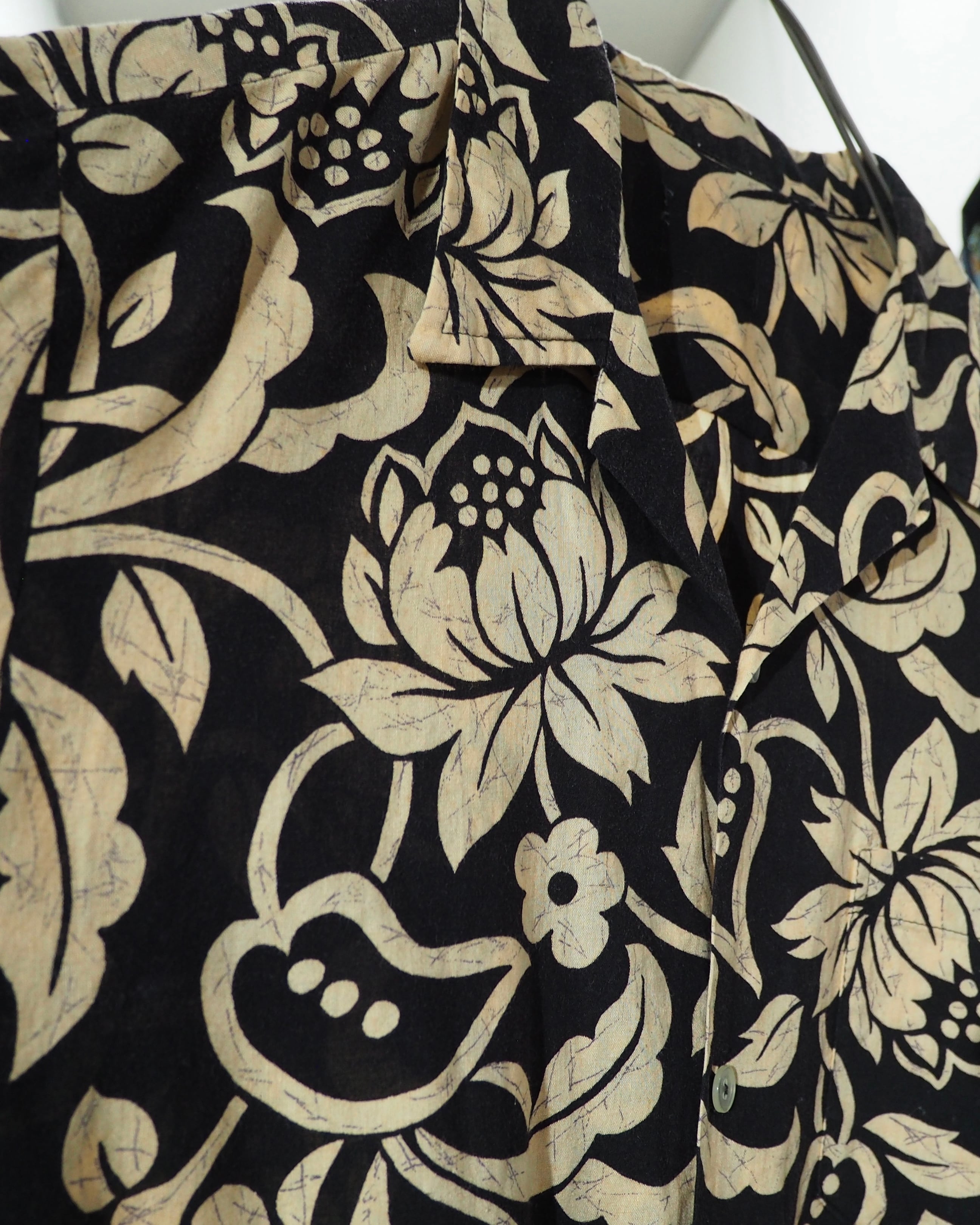 1980 - 90s Beautiful Botanical Flower All Over Pattern Vintage Open Collar SS Shirt
