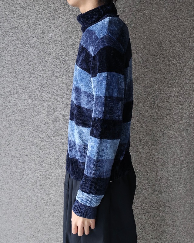 Velour Border Turtleneck Knit