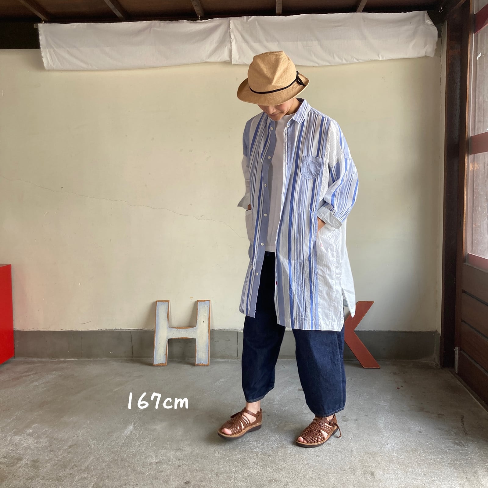 風をはらむ、ロングシャツ 風をはらんでスウィングするブルーブルー