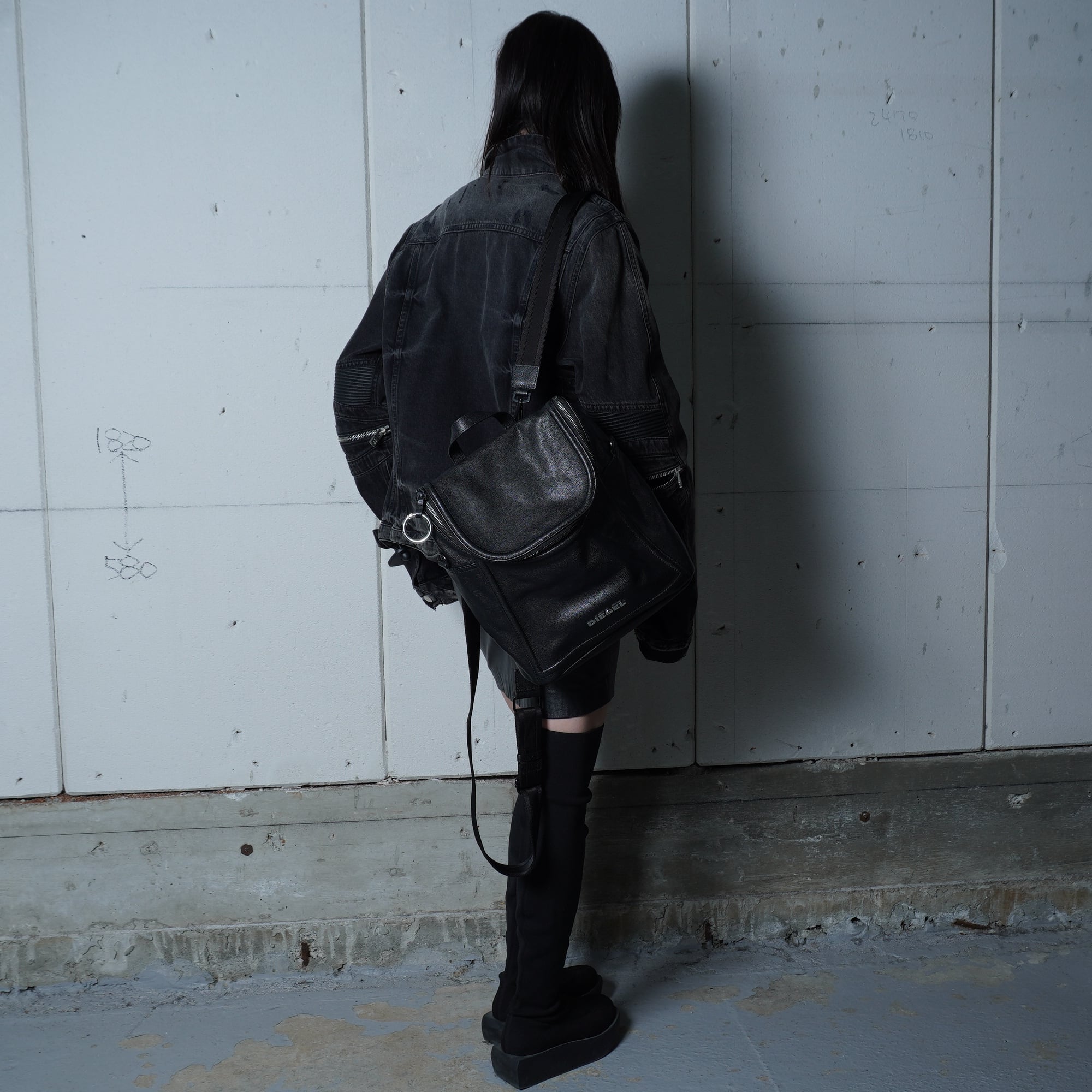 ✨激レア✨DIESEL リュック ビジネスバッグ レザー シボ革 ロゴ金具 DIESEL】ディーゼル 