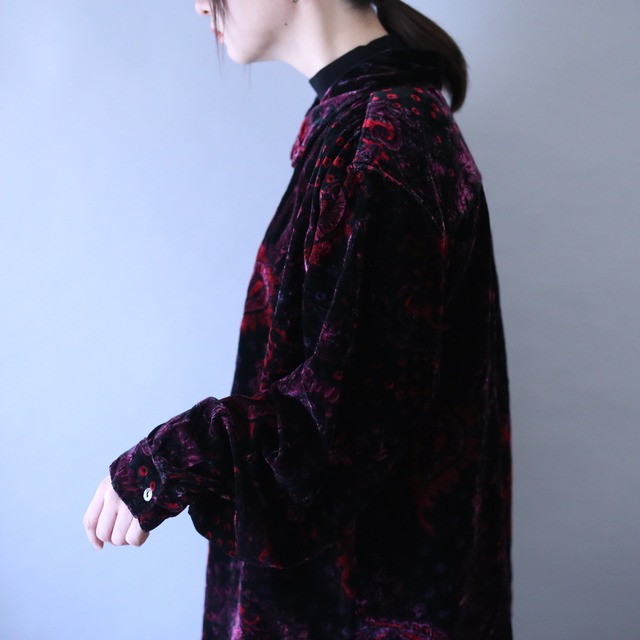 arabesque pattern over silhouette beautiful velours shirt