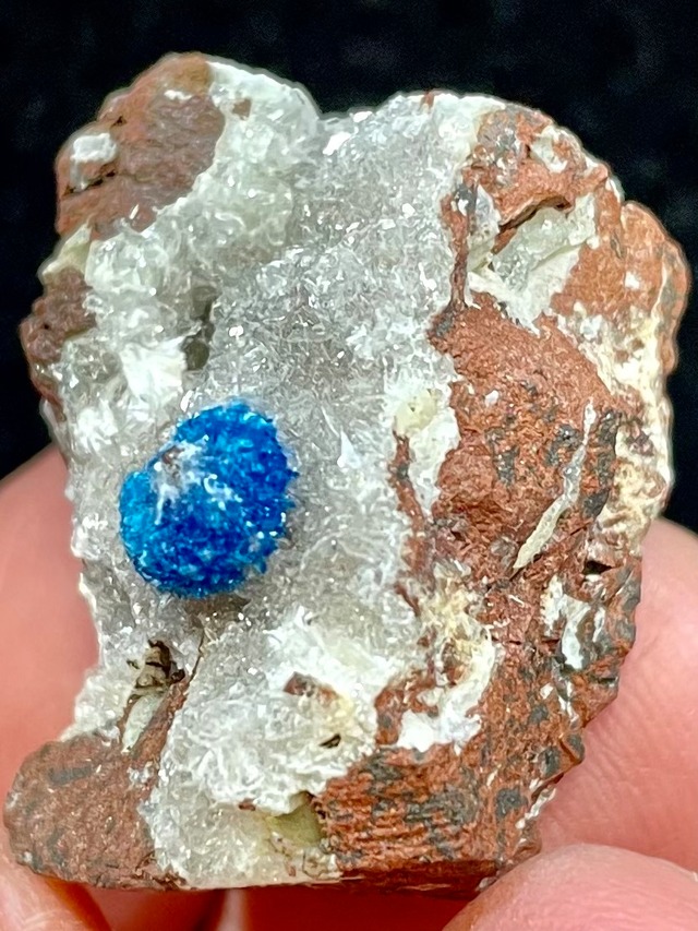 11) カバンサイト母岩付き