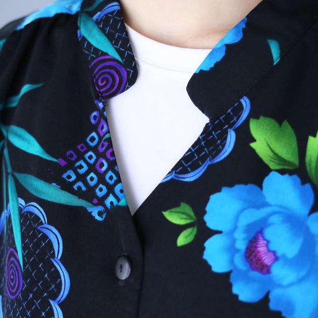 "花柄" black base beautiful blue flower pattern over silhouette h/s shirt