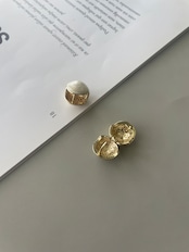 エナメルボールピアス