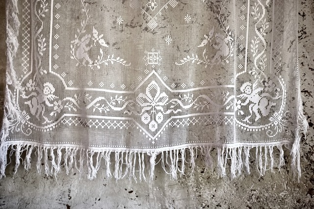 フランス 150c 8人のプットーと4人の蝶々とレースカーテン アンティーク