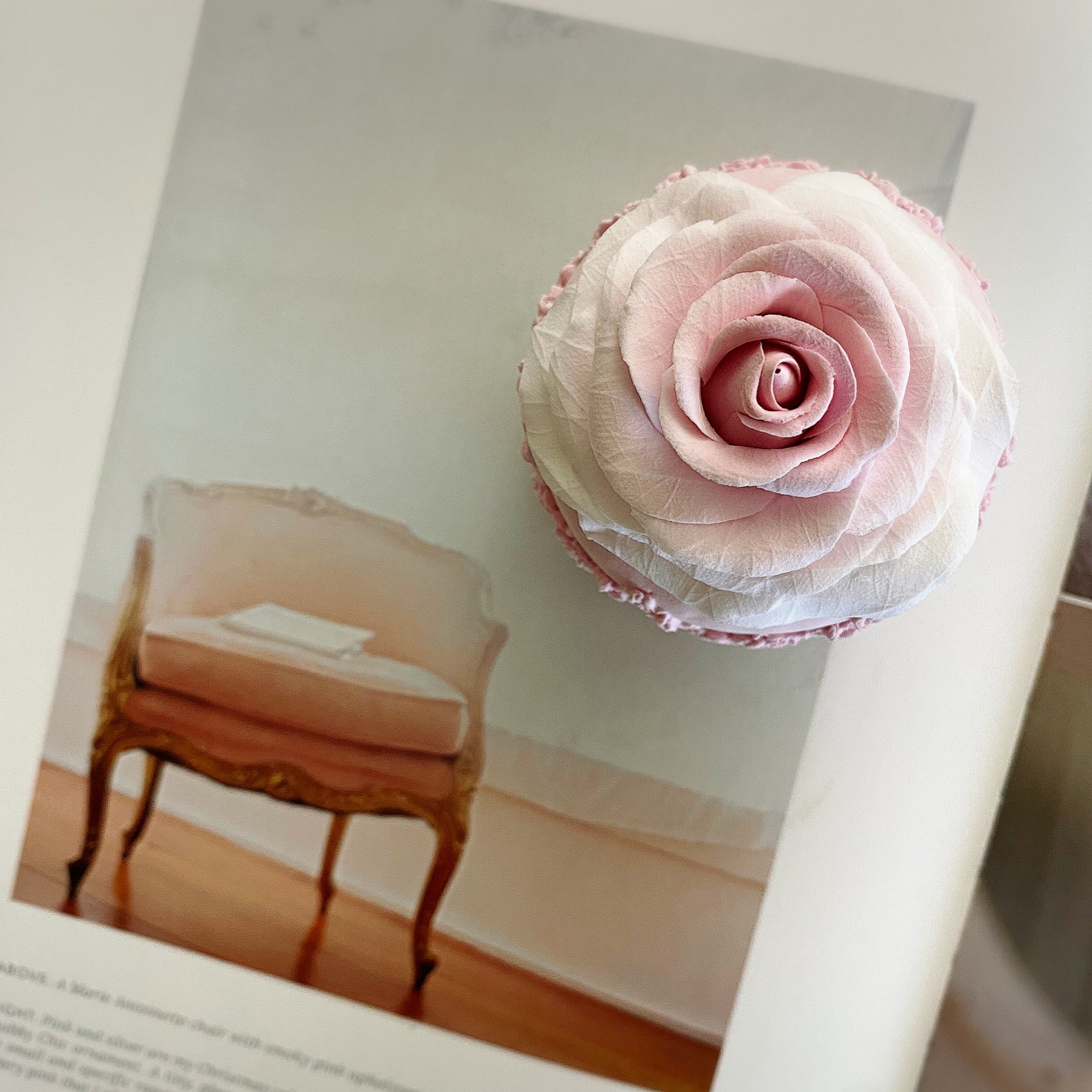 ほんのりピンクのバラのクレイケーキ ほんのりピンクのバラのクレイケーキ 💓Pink heart decoration clay