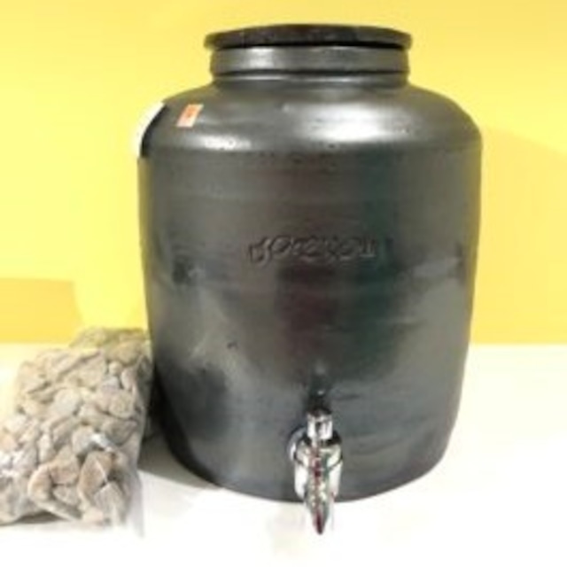 【予約注文】活水器 陶器７L（きららの石 1.4kg 付）素焼きの瓶　