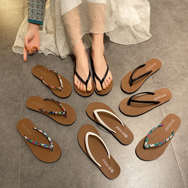 ネットの赤いサンダルとスリッパの女性は2020年夏の新しいバージョンの野生のクリップ足ビーチドラッグフラットビーチサンダルの女性を着用します 部族の婦人靴1984394