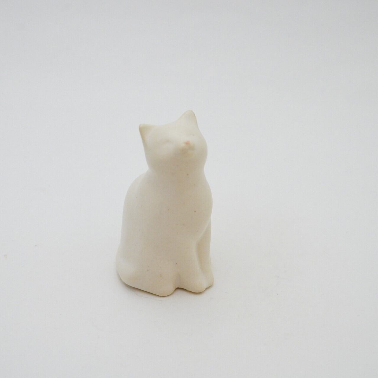 【カイトアヤキ】にゃり 座り猫 白猫