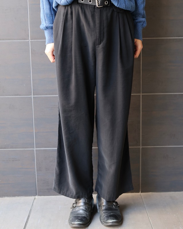 Cropped length 2-pleat wide straight slacks