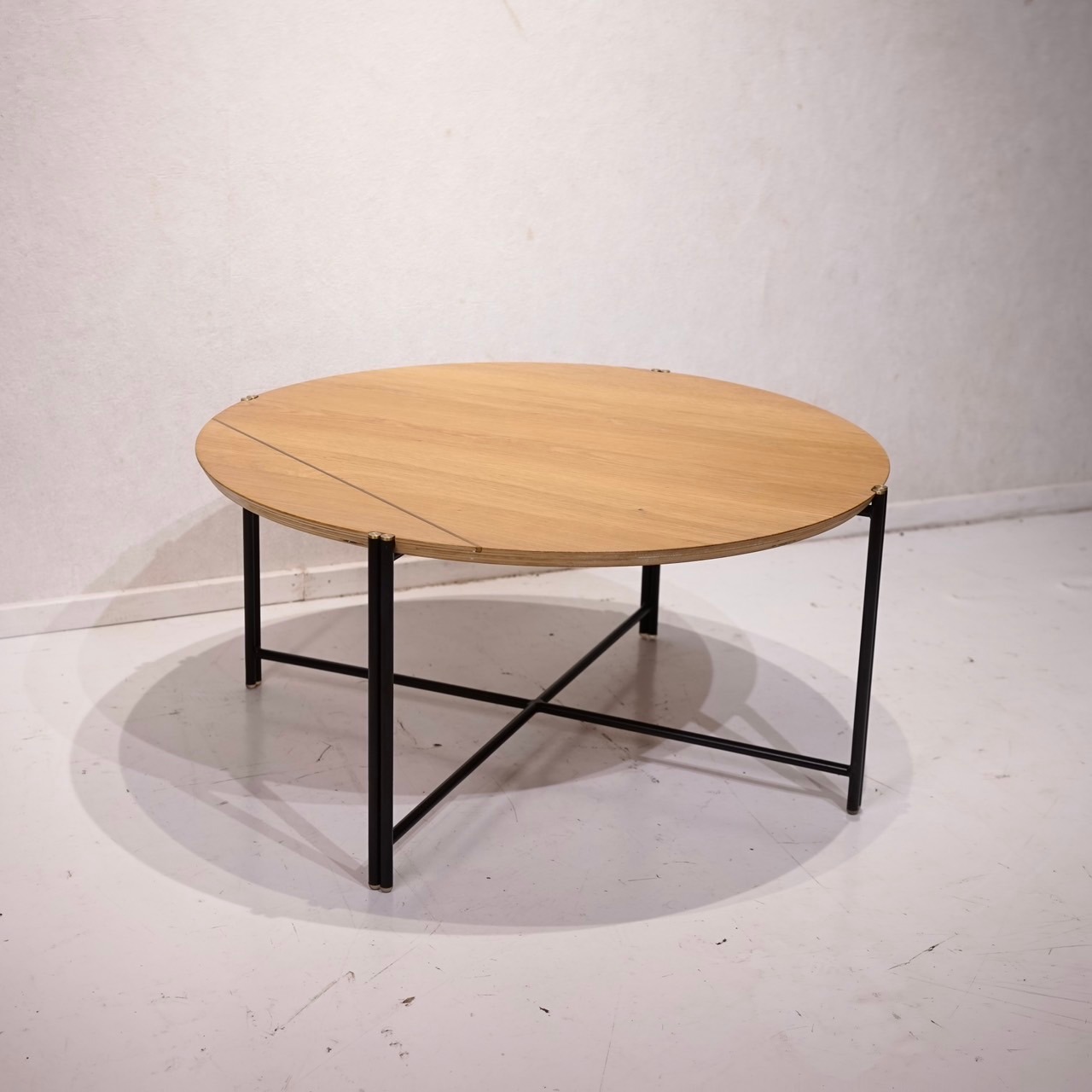 ASPLUND アスプルンド SQUARE ROOTS スクエアルーツ QUATTRO COFFEE TABLE S クアトロ コーヒーテーブル ローテーブル 円形 テーブル オーク材 スチール脚 北欧 モダン インダストリアル