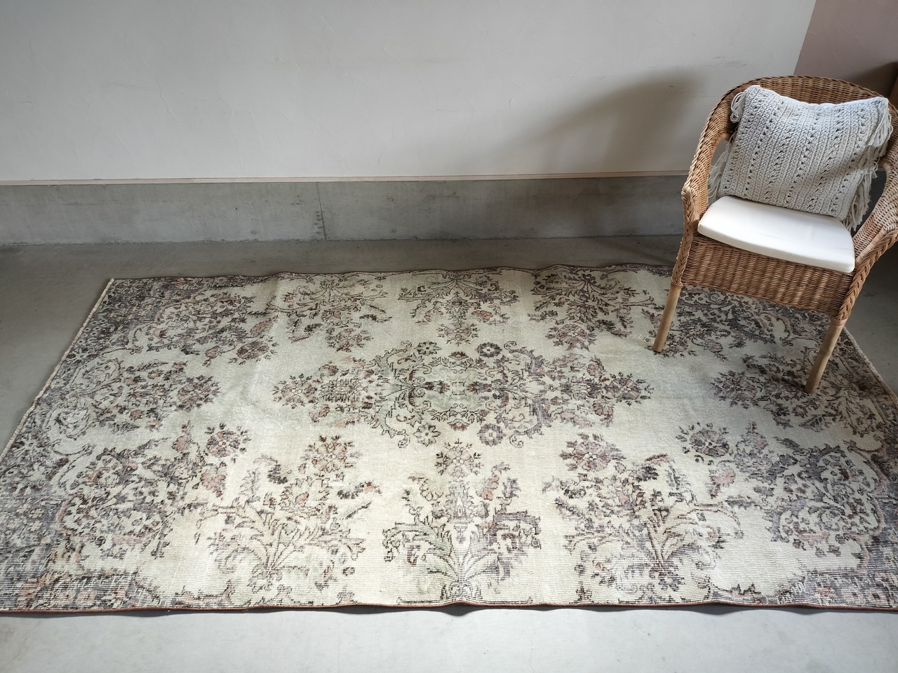 Turkish rug 275×146cm No.485
