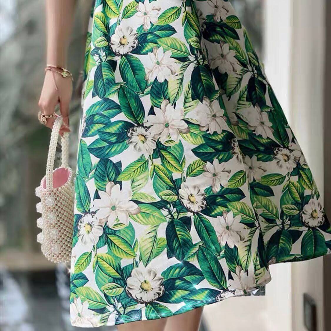 ホワイトトロピカルフラワー ノースリーブワンピース リゾートワンピ
