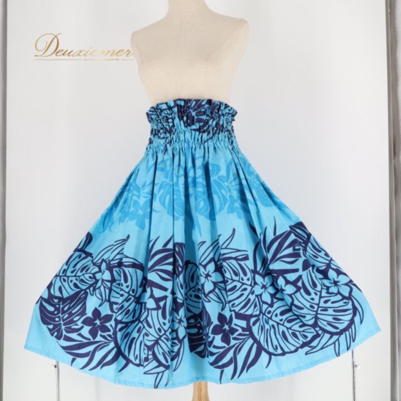 フラダンス 衣装 パウスカート ブルー系 モンステラ柄 プルメリア柄 水色 紺色 華やか 鮮やか さわやか かわいい おしゃれ 上品 ハワイアンダンス レディース ネイビー系 スカート フレア シングル フラ ダンス レッスン 練習 パウ スカート フラ衣装 女の子 女性用 ハワイアン柄 リゾート 服 モンステラリーフ プルメリア フラプリント 柄スカート 青系 紺系 夏 ステージ衣装 舞台 発表会 レッスンウェア 初心者 綿混 ポリエステル 綿混素材 かぶりなし ウエストゴム 通気 綺麗め 体型カバー