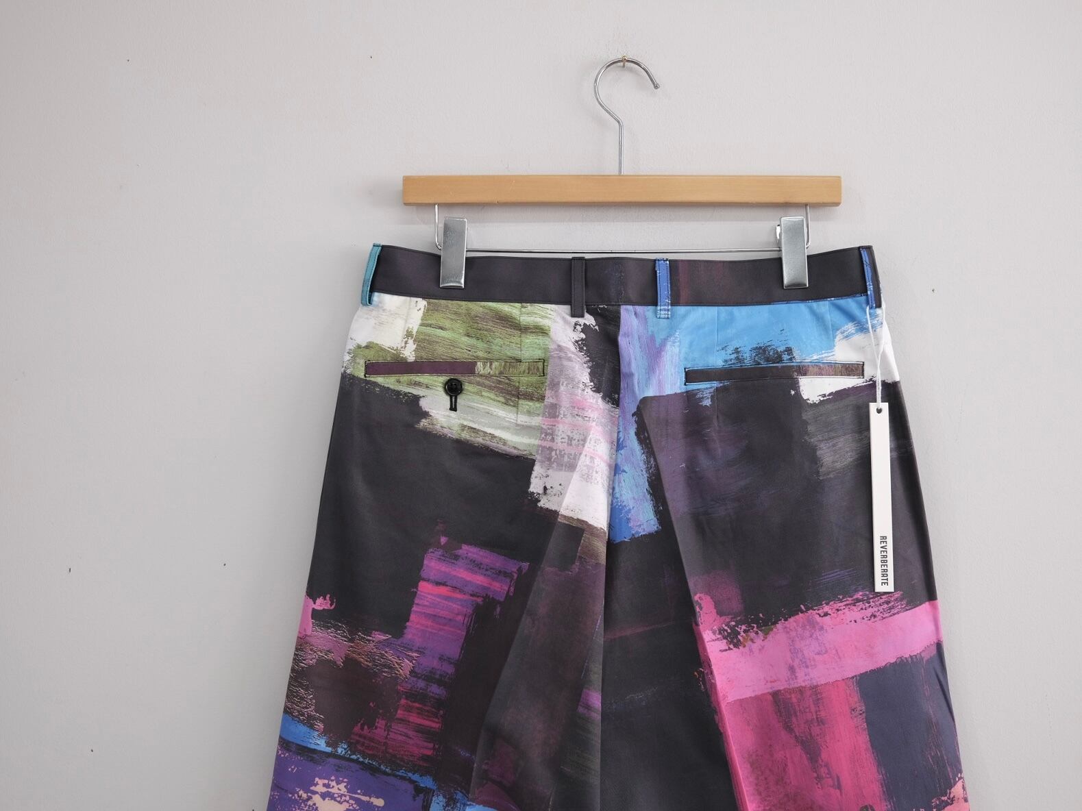 REVERBERATE” TACKED CHINO SHORTS - PATTERN - STANDARD DARK