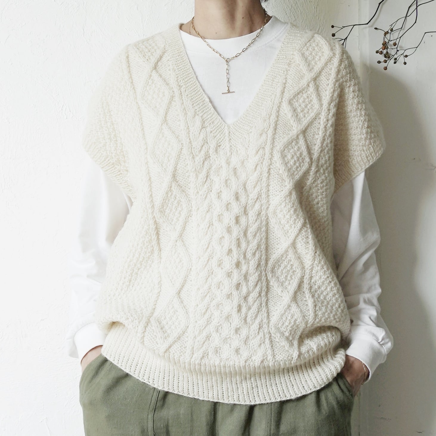 手編みケーブル柄Vネックベスト/People Tree