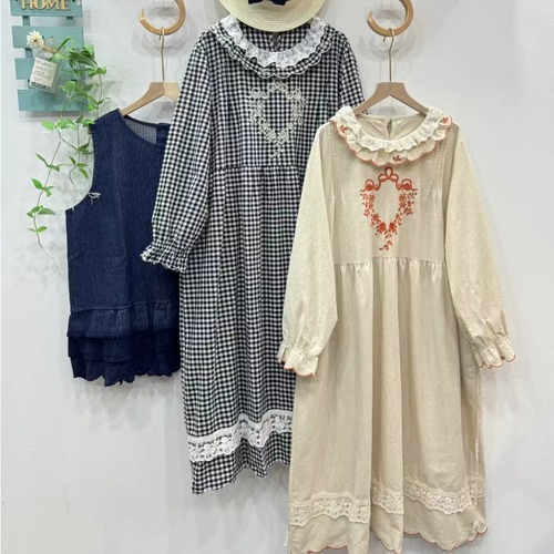 2色/フリルカラーフロント刺繍ワンピ ・12113