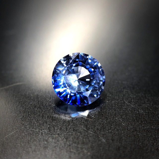 眩い輝きの中に春らしい青 0.65ct UP 希少石 バイカラーサファイア