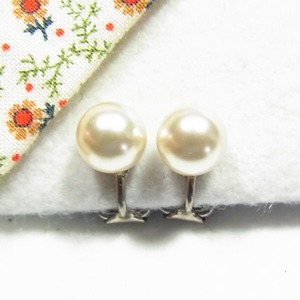 小粒のイミテーションパールのイヤリング　vintage earrings for sale　11841E