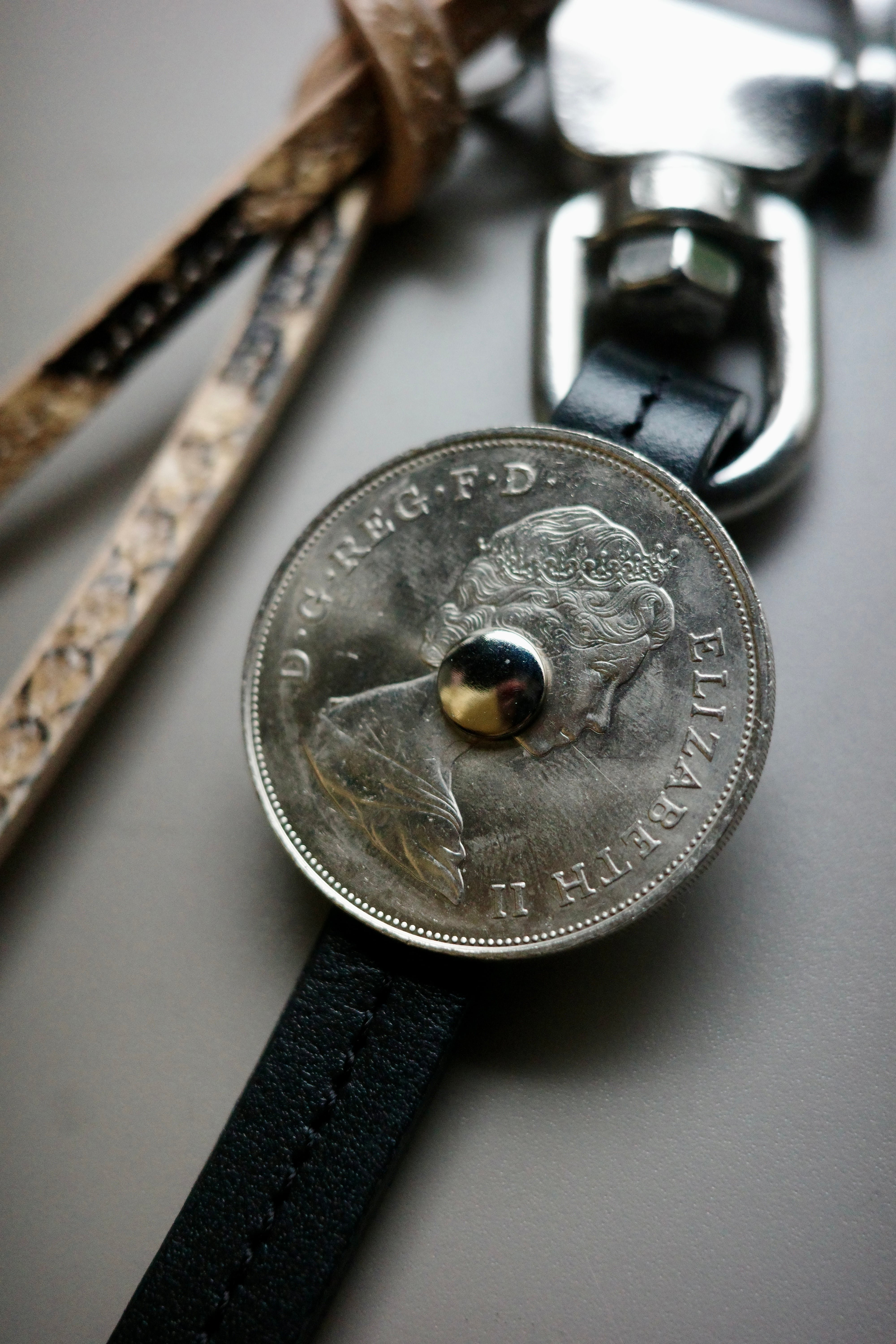 six95 ショートキーリングチャーム SIX 95【Commemorative Keyring -Black/Beige-】 | lloomm