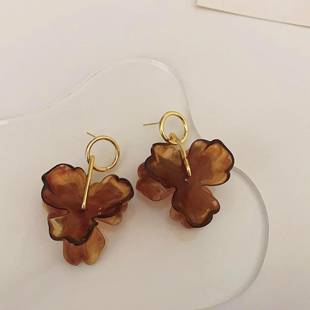 揺れる ゴールド ブラウン 大ぶりフラワーピアス べっ甲風 可愛い