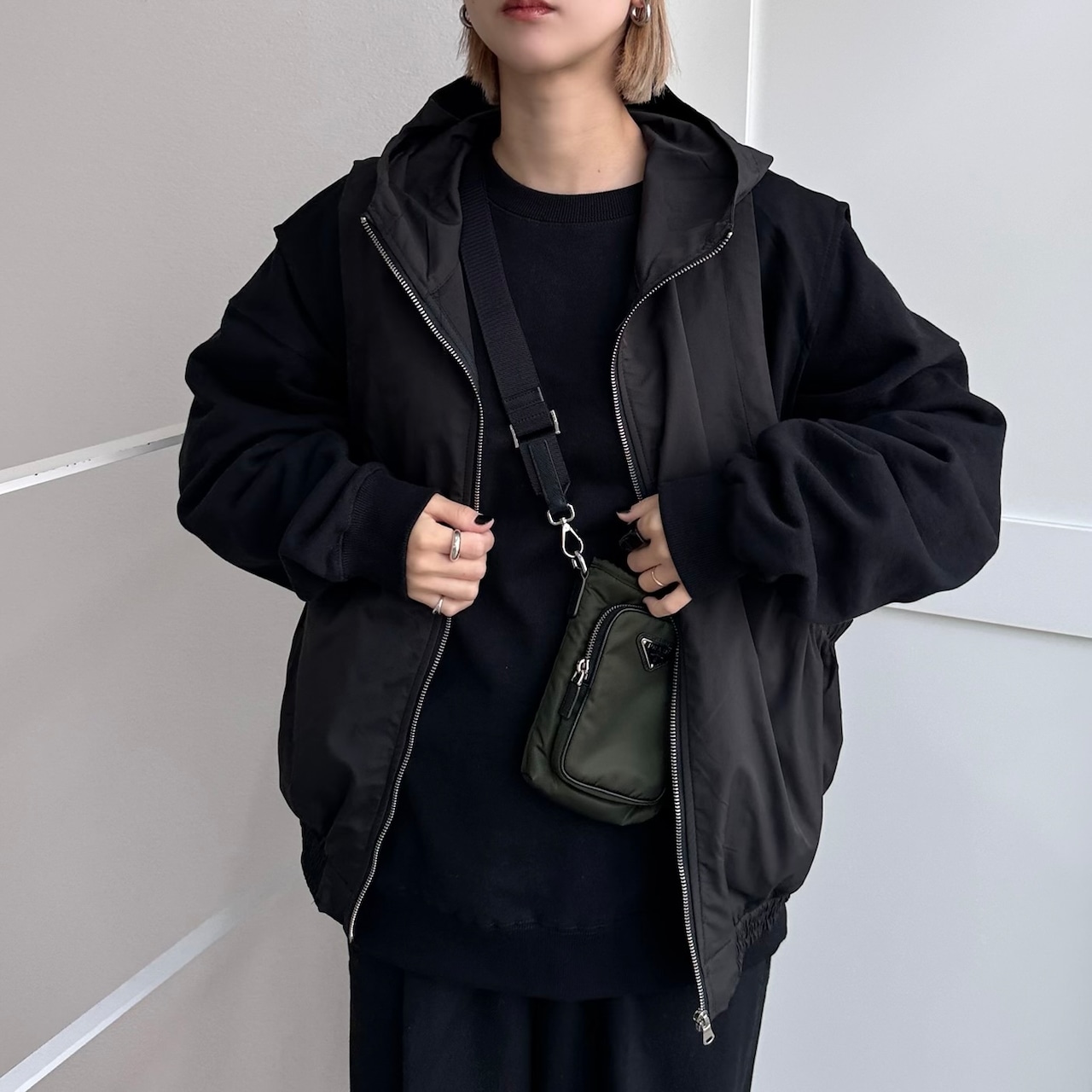 【受注予約:3月上旬入荷予定】異素材ドッキングフーディーvest/ブラック