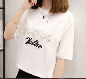 韓国ファッション Tシャツ ラウンドネック レディース 半袖　刺繍入り ホワイト