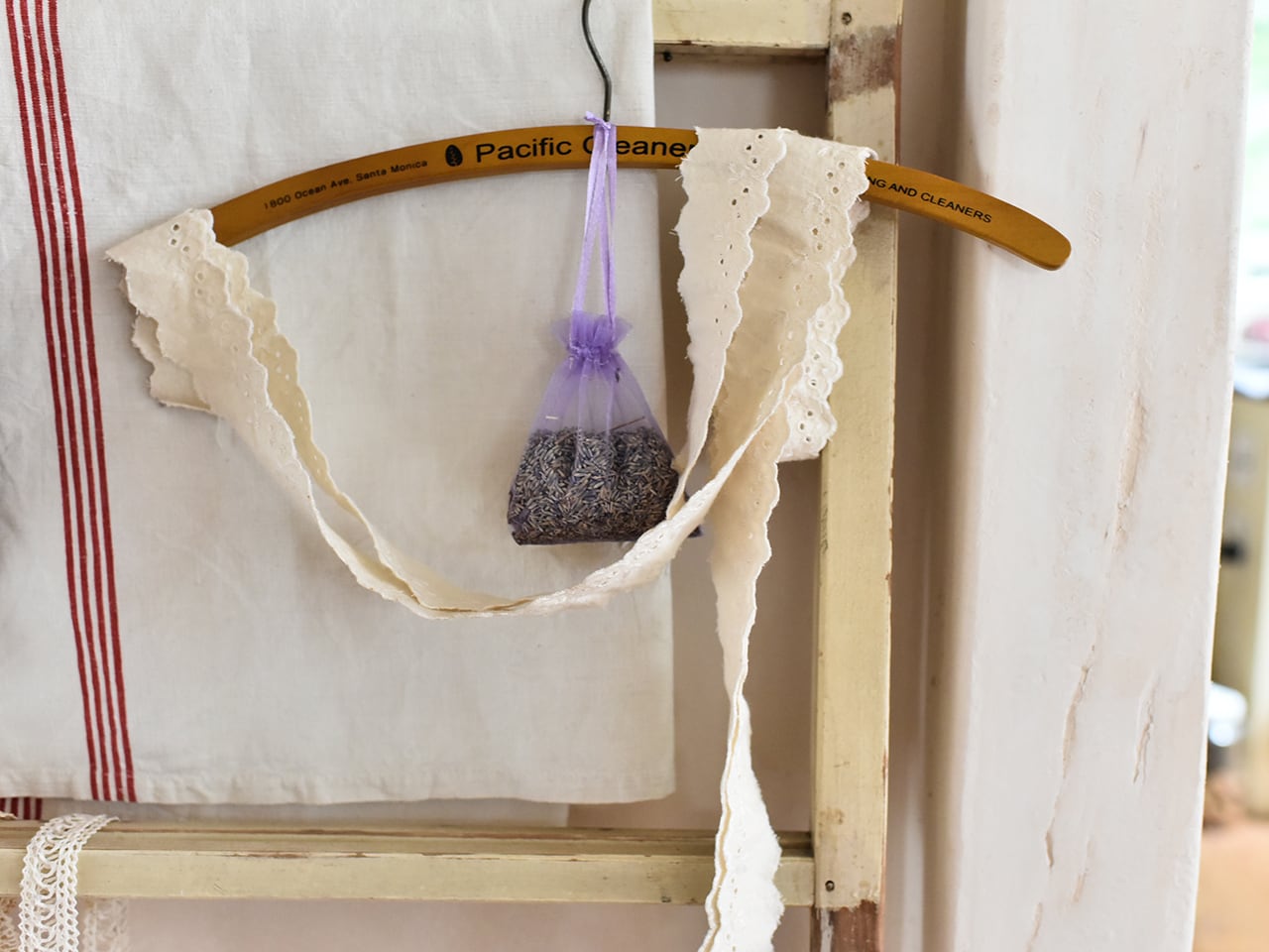 少し厚みのある生地のアンティークレース(E) *フレンチアンティーク