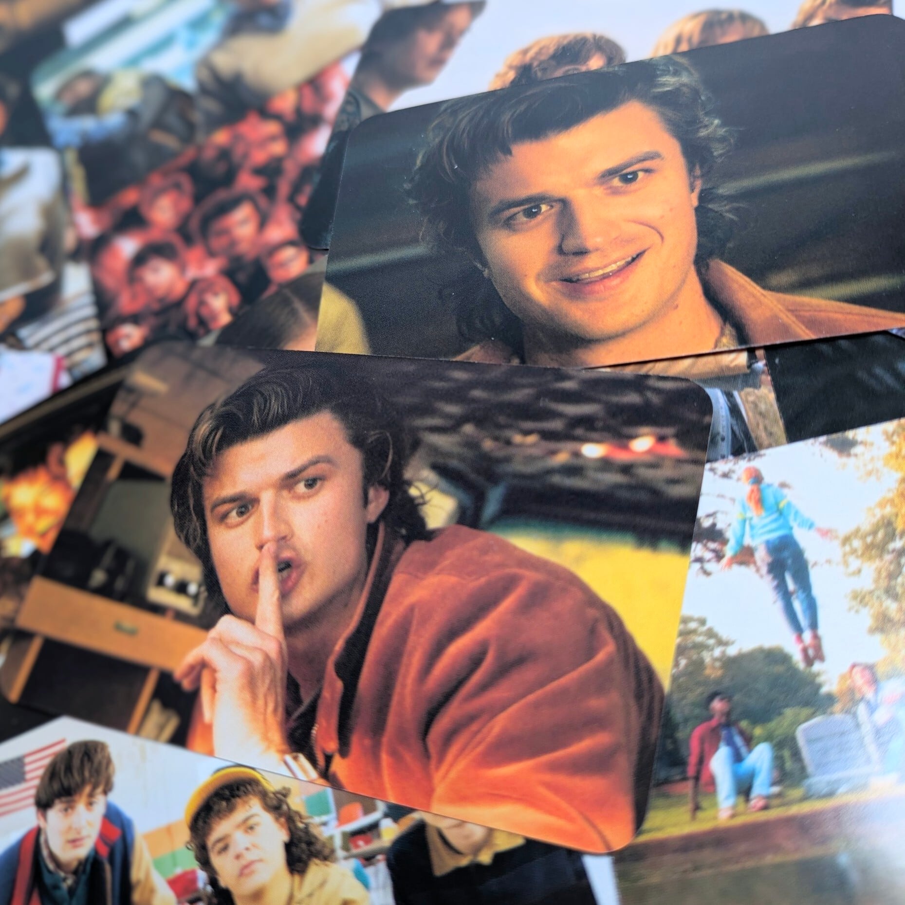 【 Stranger Things ( ストレンジャー・シングス ) 】LOMOカードセット(LOMO CARD:60PCS / STICKER:32PCS) 〚アメリカン雑貨 アメトイ〛