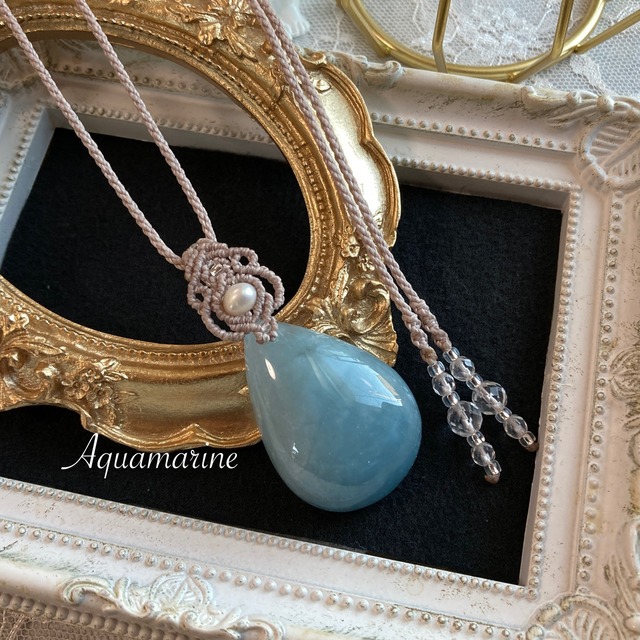 ミルキーカラー　アクアマリン（大きめサイズ）　マクラメネックレス　金属アレルギー対応　ネックレス