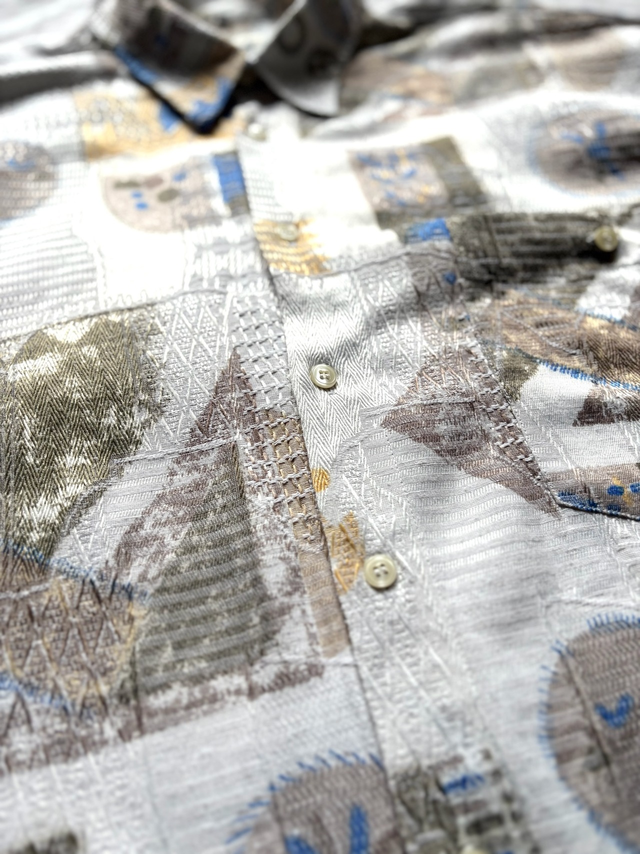 Embroidery patterned S/S shirt