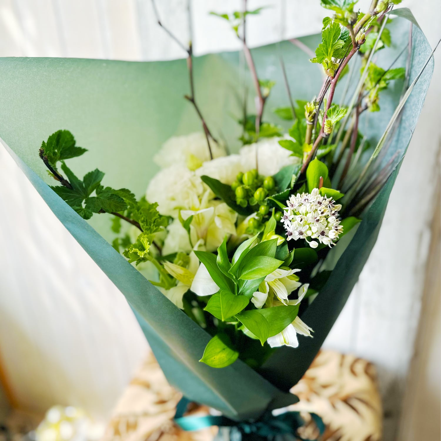 Living with Flowers 花と共に Living with Flowers 花と共に 花のある