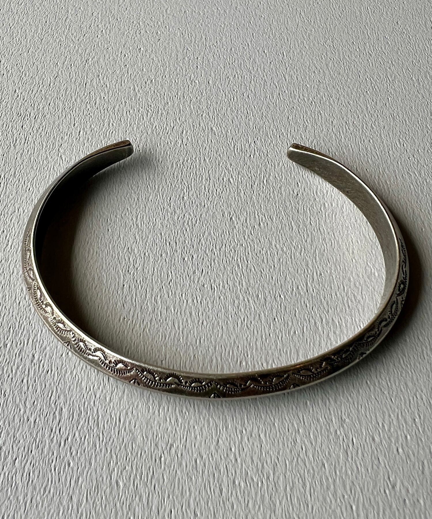 OVER THE DAY TOKYO | NATIVE STYLE ENGRAVED BANGLE (SLV) OTDT-102B