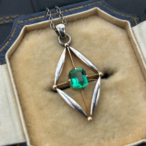 アンティーク　18金　短鎖飾りを使ったペンダントtop