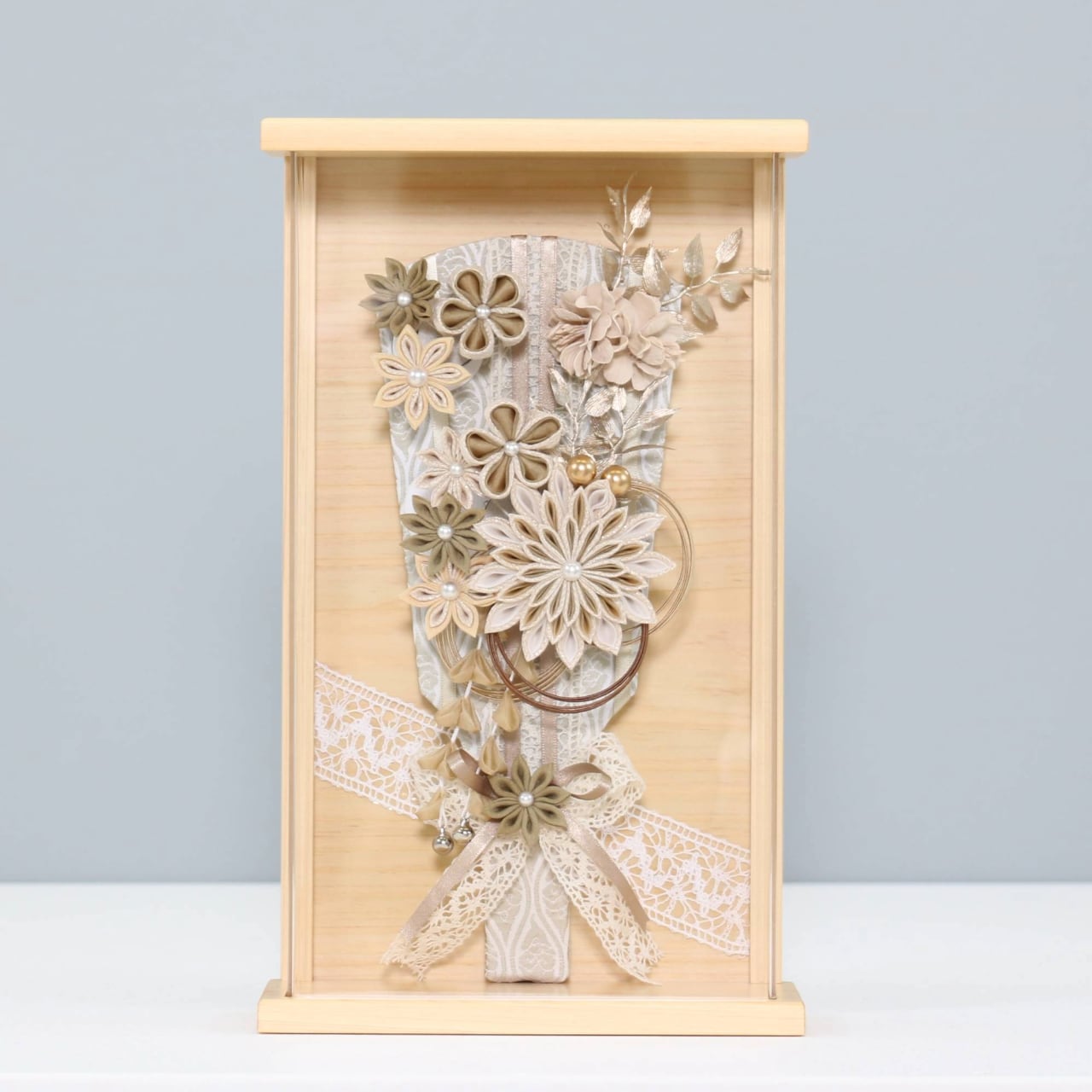 【くるみ つまみ 羽子板 9号】 羽子板飾り アクリルケース飾り 羽子板|木製|和モダン|ゴールド|コンパクト