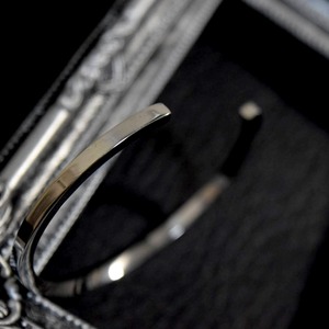 シャイニングツイストバングル