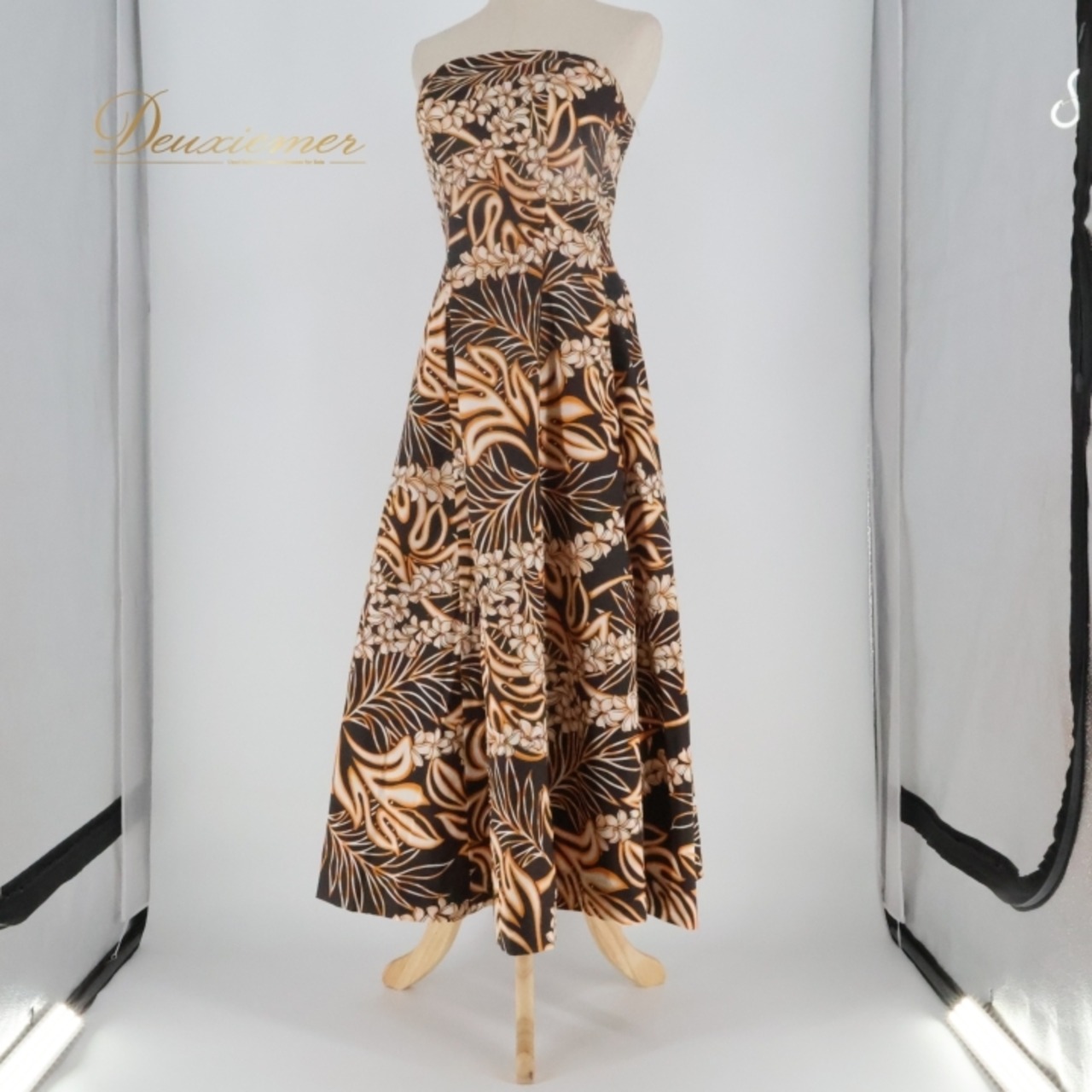 フラダンス 衣装 ワンピース ドレス エミカ ブラウン系 Emika チューブトップ プルメリア柄 ヤシ柄 かわいい 華やか 鮮やか 明るい 大人っぽい 茶 オレンジ 白 ハワイアン アロハ ハワイアンプリント フラ ダンス レッスン 練習 おしゃれ モダン
