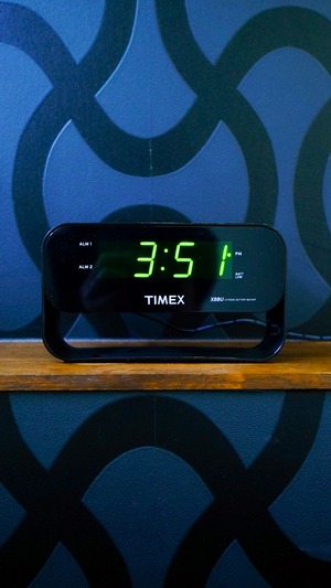 【2000s】TIMEX タイメックス XBBU デュアルアラームクロック《LED デジタル 目覚まし時計 USB》
