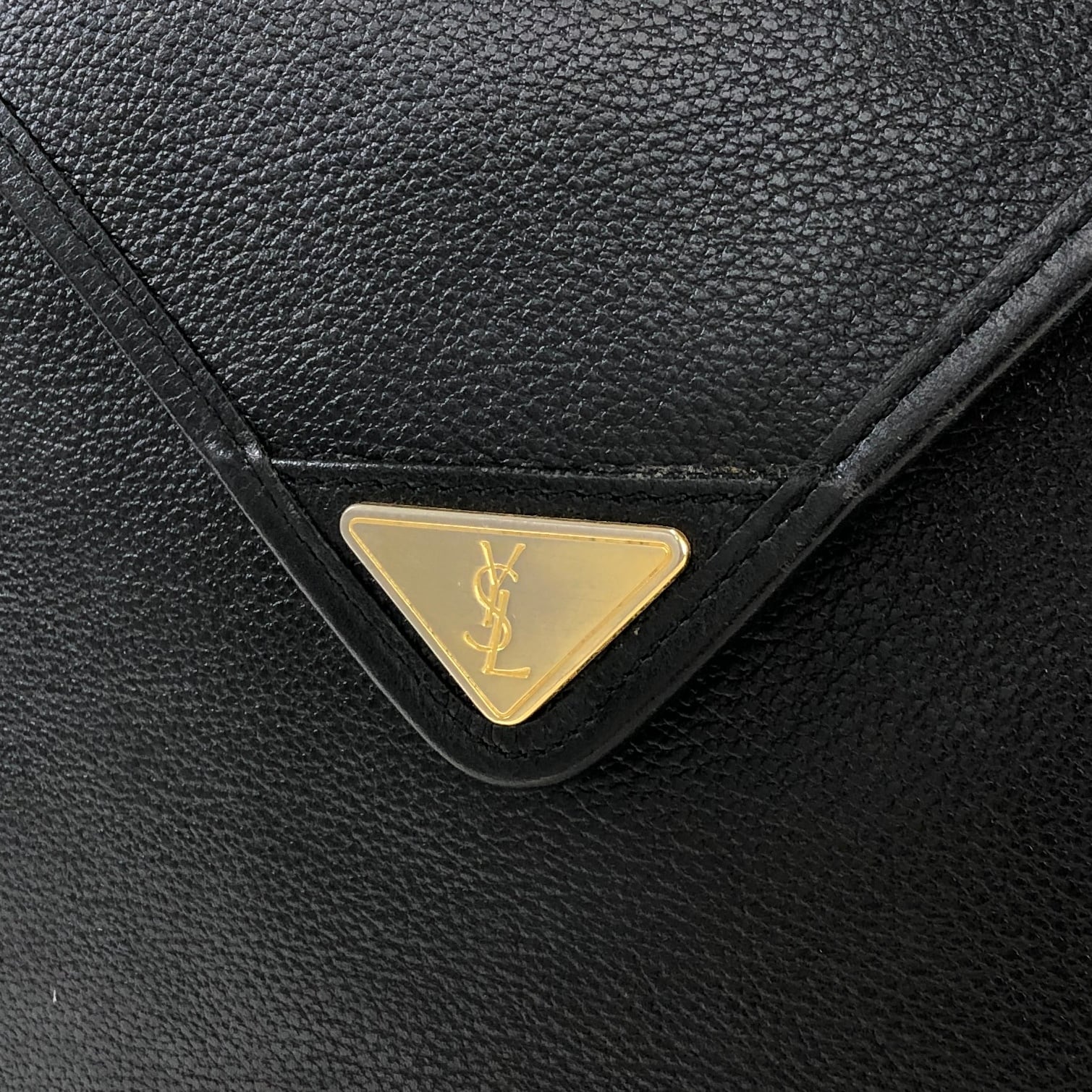 Yves Saint Laurent イヴ サンローラン YSLプレート エンボスレザー