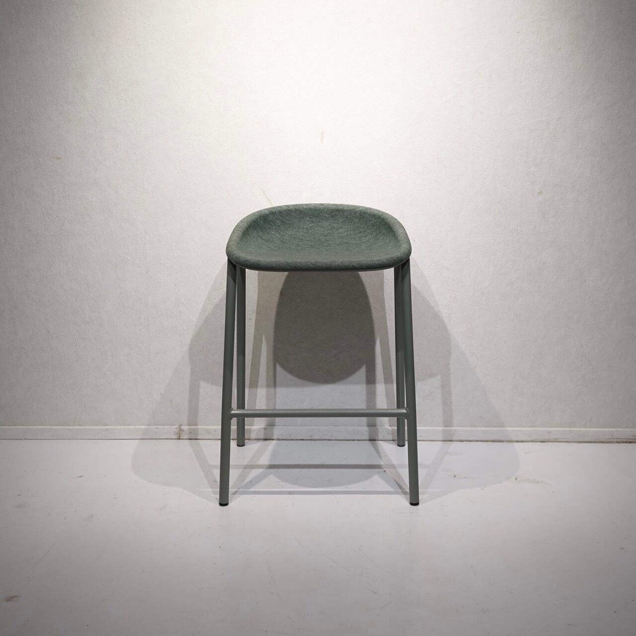 DeVorm デフォルム LJ4 PET Felt Counter Stool カウンタースツール