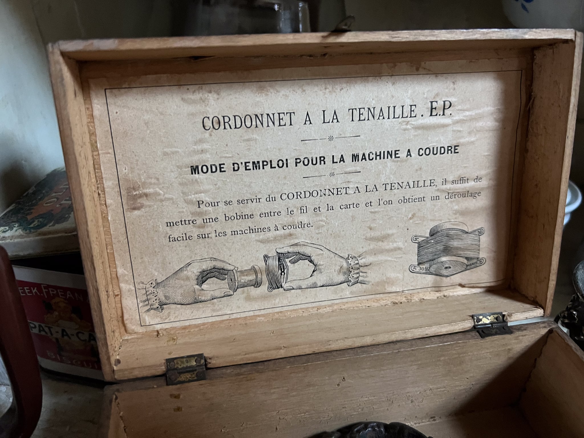 文字が入った木箱 フレンチアンティーク